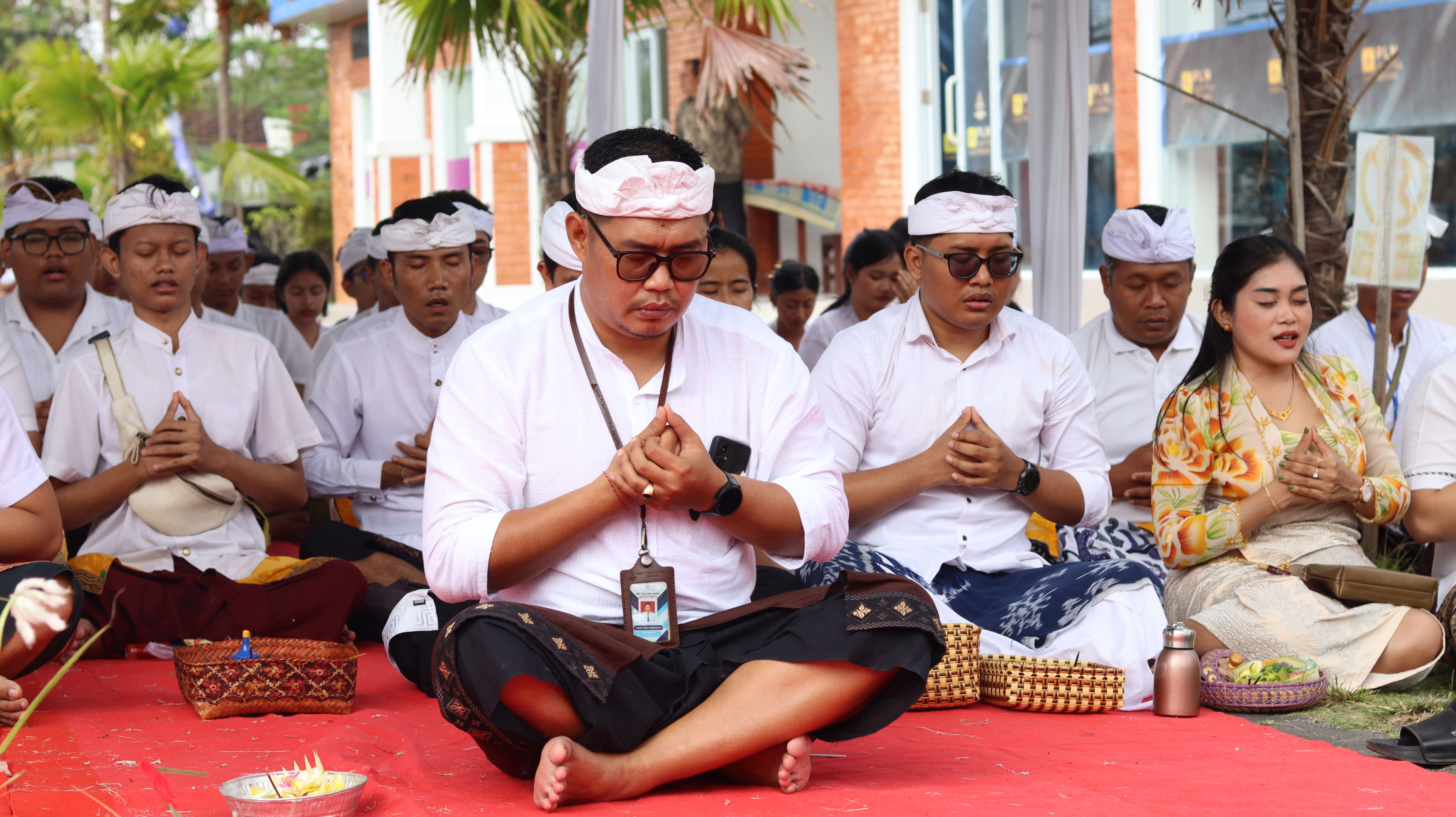 Harmoni Bersama Penguatan Karakter Siswa, SMK TI Bali Global Badung Peringati Rahina Suci Purnama Karo 2026